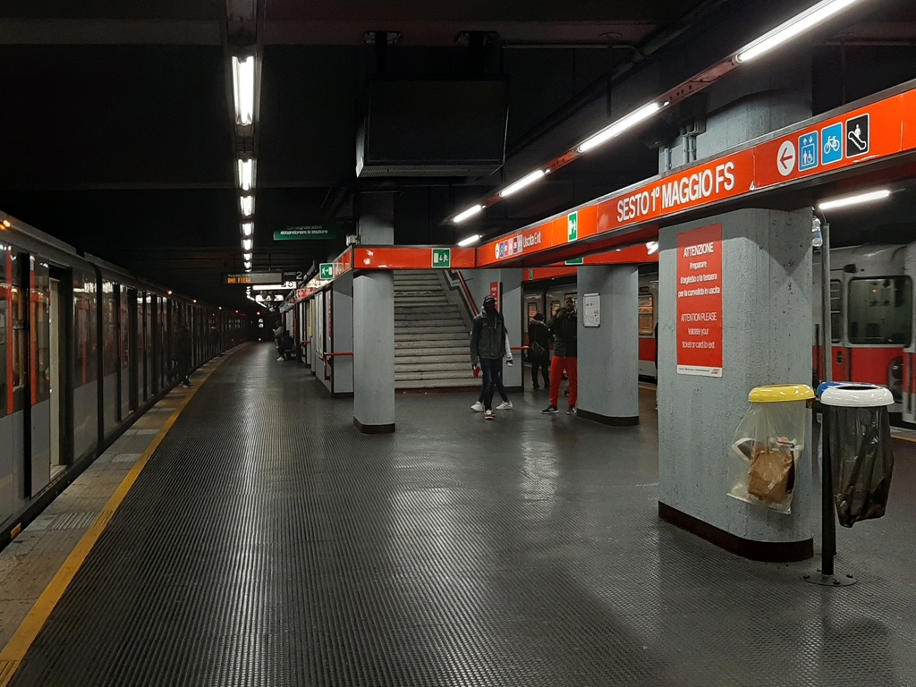 cammina-sui-binari-e-blocca-i-treni-della-metropolitana-alla-stazione-sesto-primo-maggio:-25enne-denunciato-|-sesto-notizie