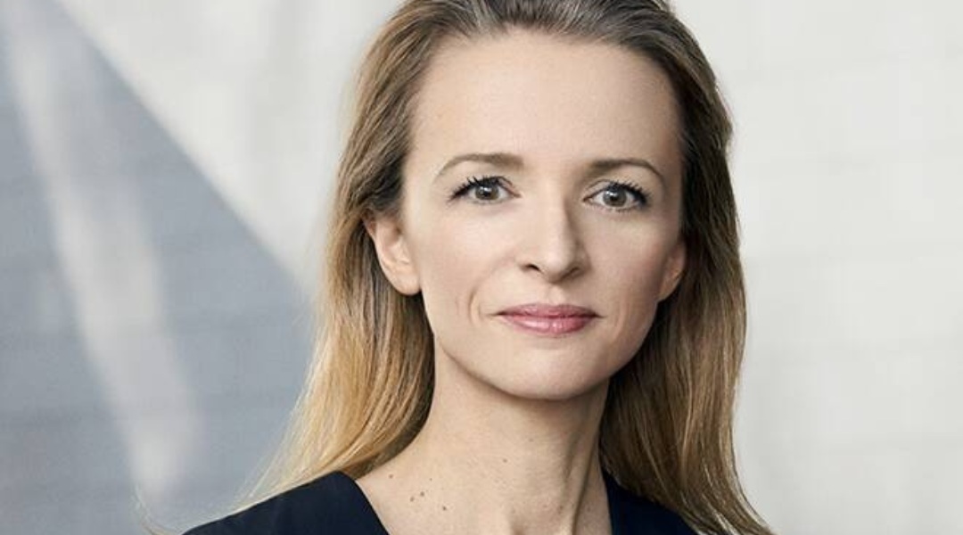 all-in-the-family:-lvmh’s-bernard-arnault-appoints-his-daughter-as-dior-head-–-lifestyle-asia