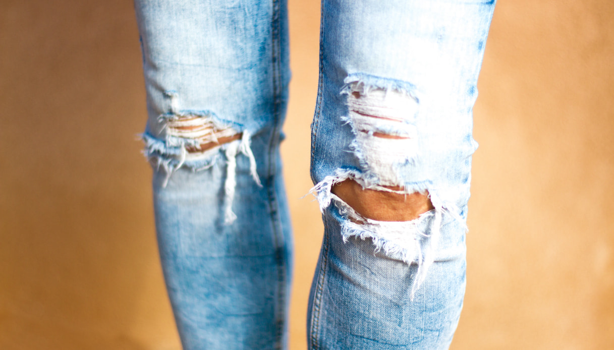 come-strappare-i-jeans:-istruzioni-per-il-fai-da-te
