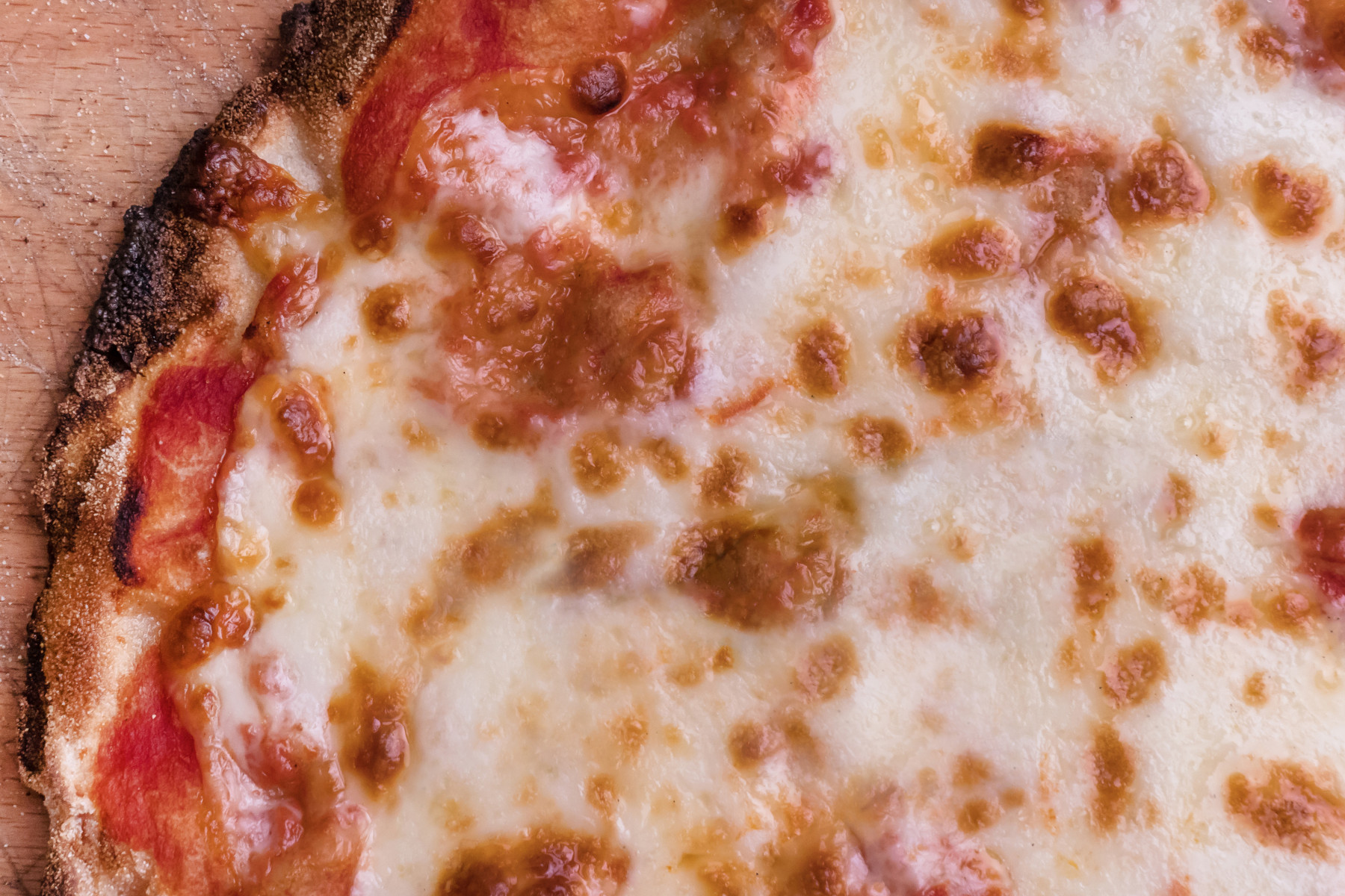 chi-e-nata-prima:-la-pizza-o-la-pinsa-romana?-5-curiosita-sulla-focaccia-tornata-alla-ribalta