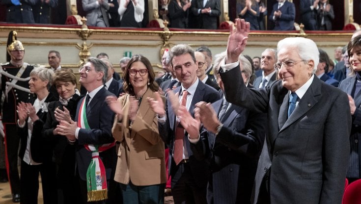 bergamo-e-brescia-capitali-della-cultura-2023,-standing-ovation-di-205-sindaci-per-mattarella:-“nella-costituzione-diritto-a-manifestare-il-proprio-pensiero”