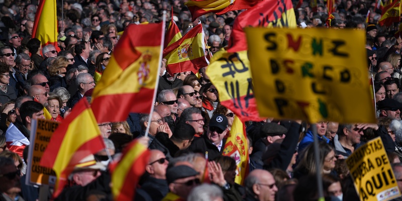 a-madrid-l'opposizione-ha-organizzato-una-grande-manifestazione-contro-il-governo-–-il-post