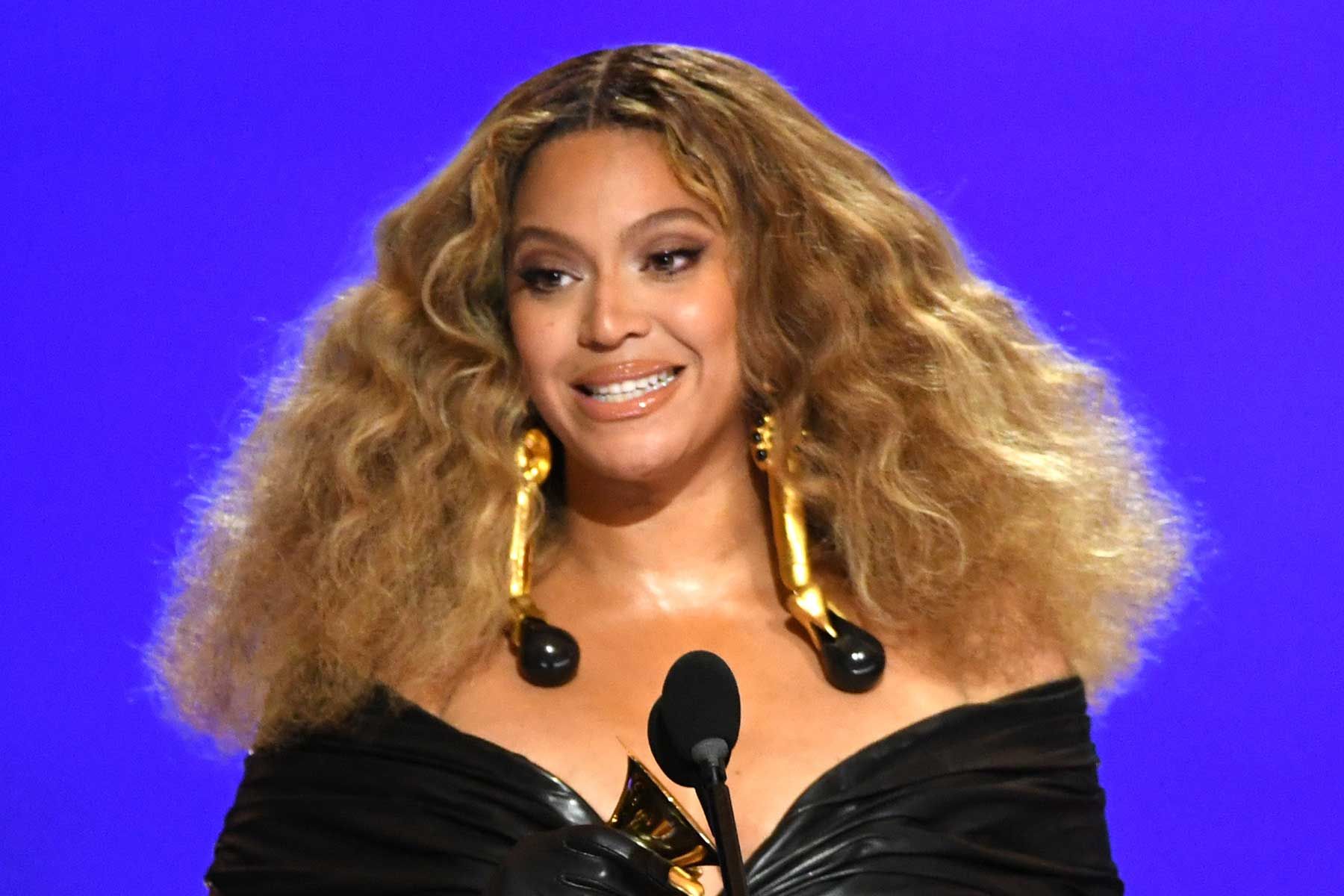 should-anyone-actually-cheer-beyonce's-dubai-concert?