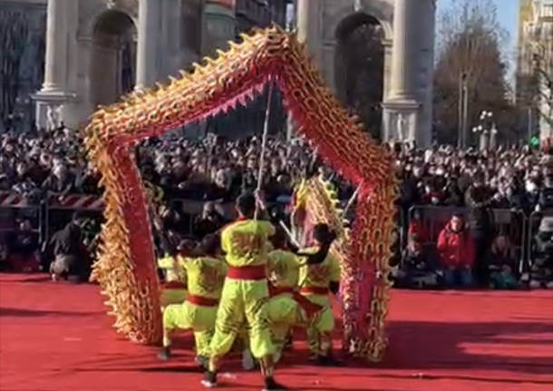 “buon-anno-del-coniglio-a-tutti”,-l'augurio-dall'arco-della-pace-di-milano-del-manager-legnanese-francesco-wu-–-legnanonews