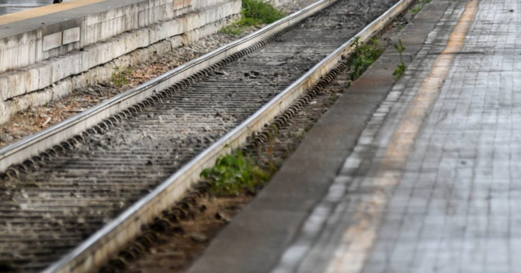 tenta-di-attraversare-i-binari:-ragazzo-15enne-muore-investito-da-un-treno-nel-bresciano-–-il-fatto-quotidiano