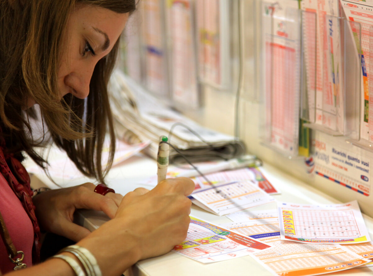 superenalotto,-come-riscuotere-355-milioni-di-euro-se-fai-6:-le-cose-(non-scontate)-da-sapere