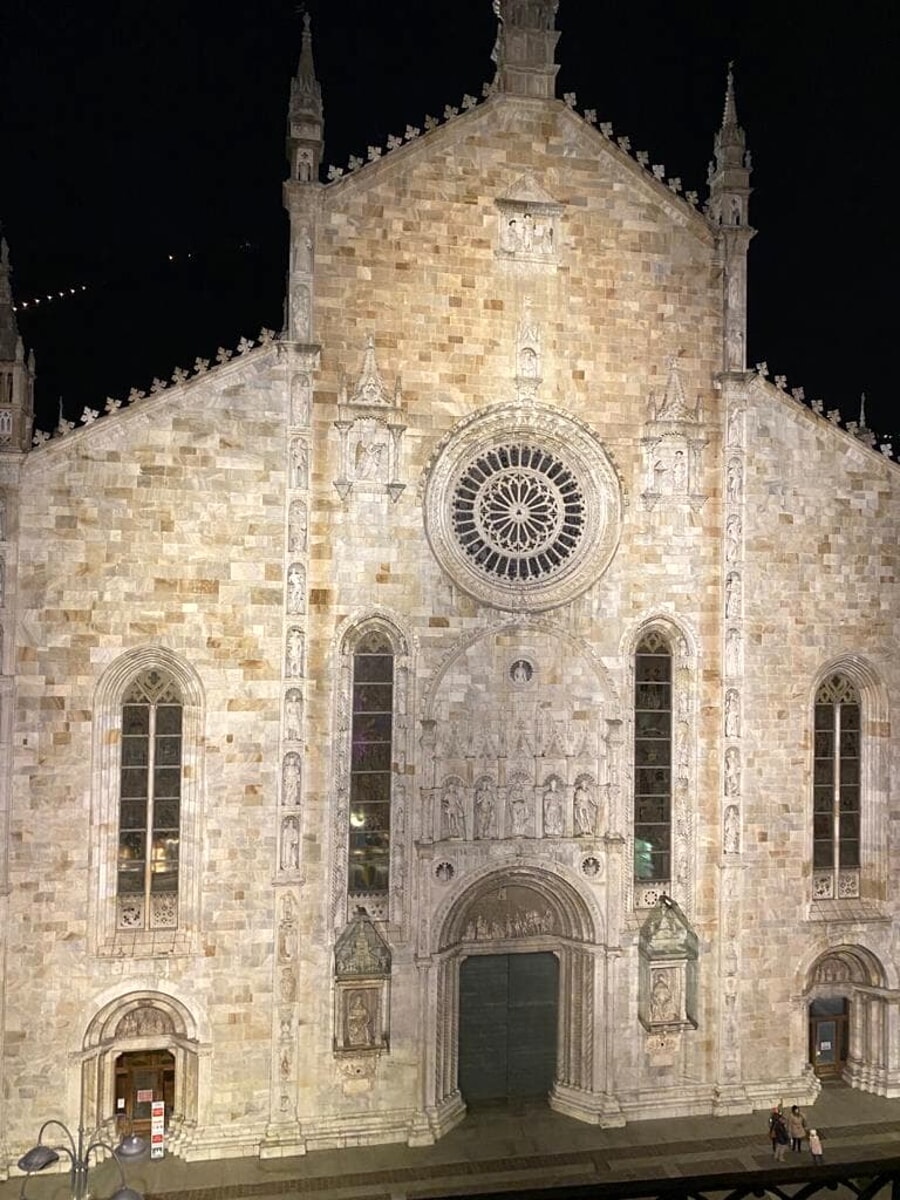 torna-la-luce-sulla-facciata-del-duomo:-la-nuova-illuminazione