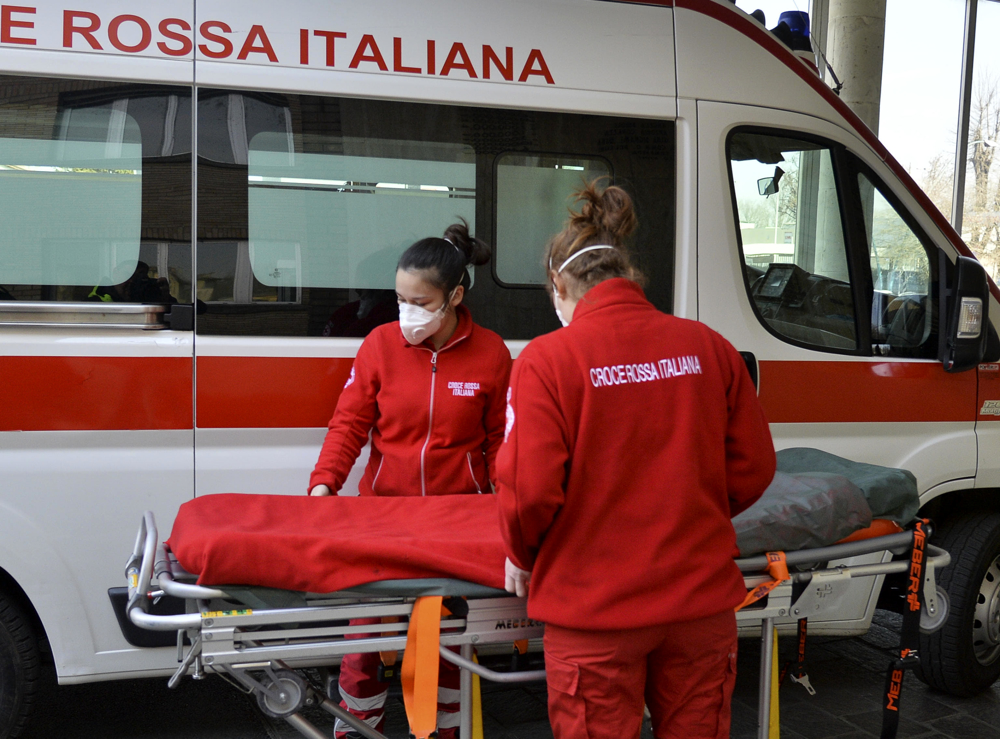 investita-da-lastre-metalliche,-e-grave:-sfiorata-la-tragedia