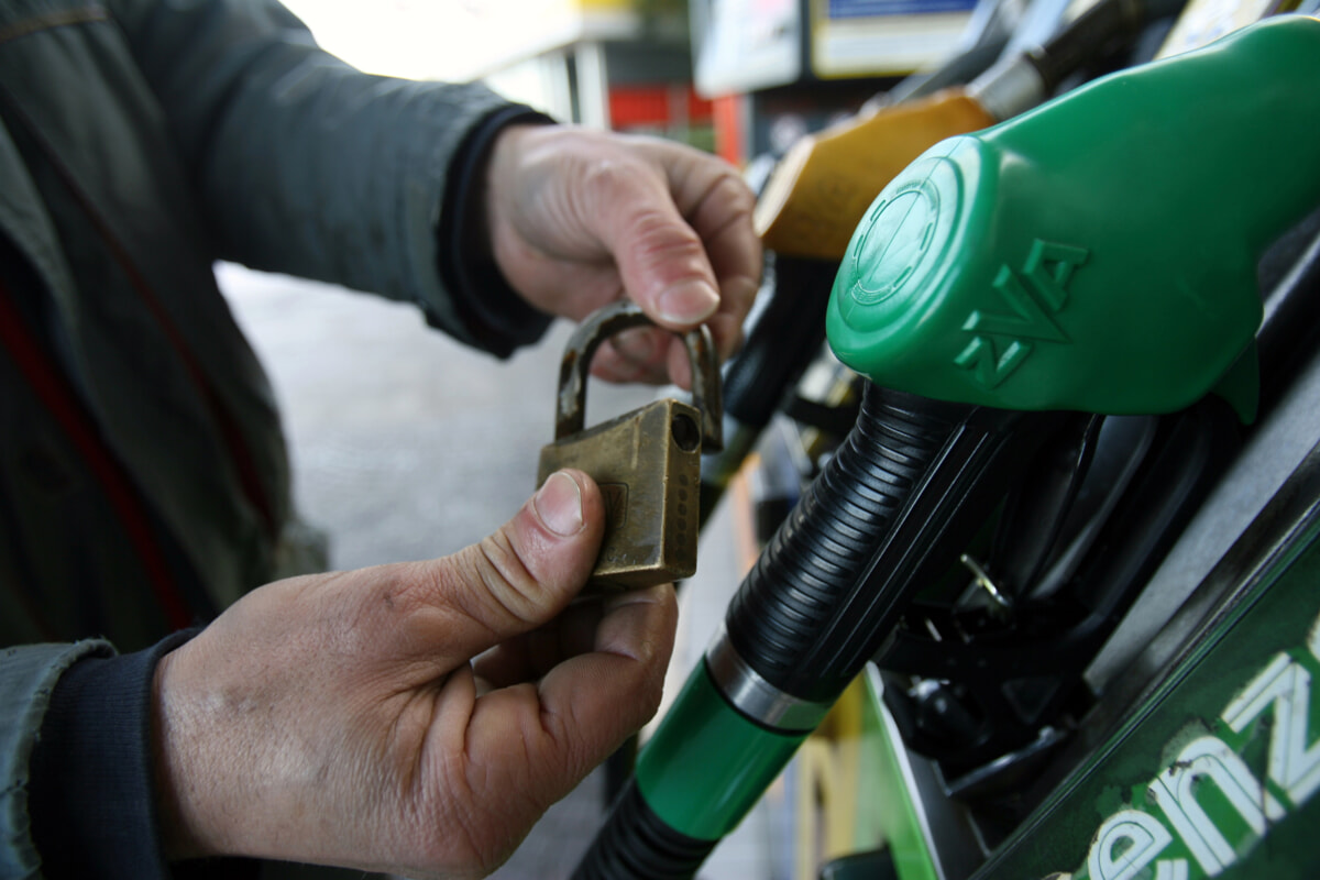 in-italia-la-benzina-dovrebbe-costare-meno-che-nel-resto-d'europa