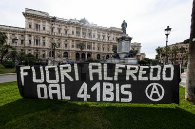 cospito:-agente-ferito-in-una-manifestazione-a-roma