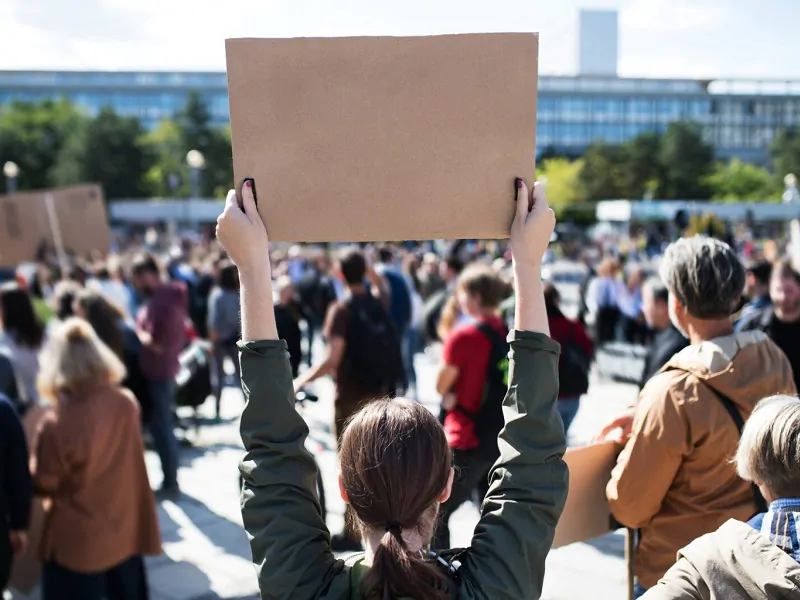 infermieri-pronti-a-scendere-in-piazza-e-a-paralizzare-milano-e-la-lombardia:-“serve-personale,-siamo-allo-stremo-delle-forze”.