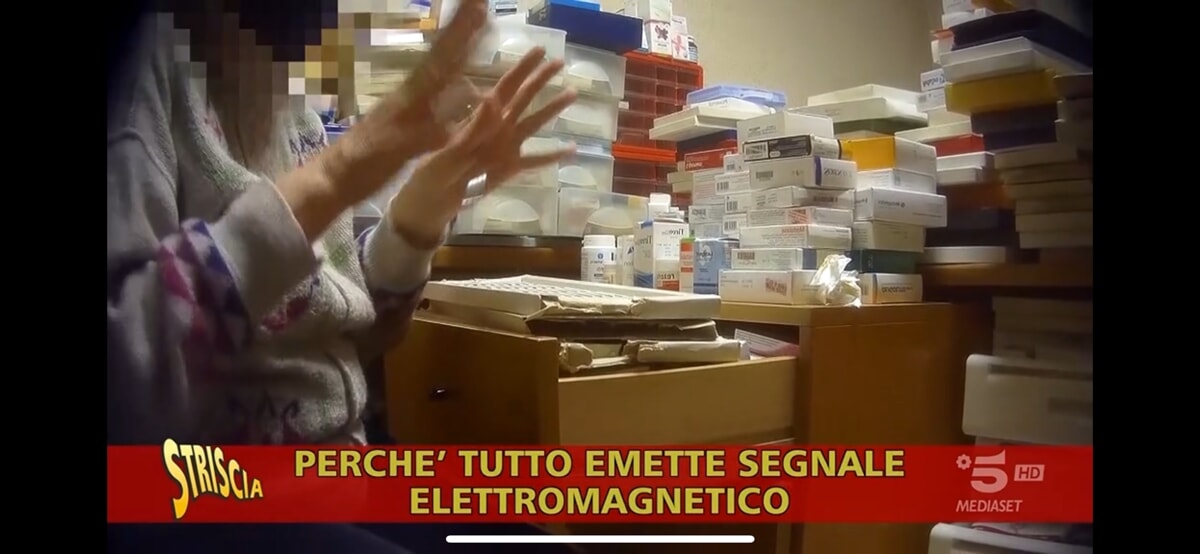 striscia-la-notizia-a-como-dalla-dottoressa-che-fa-le-diagnosi-col-pendolo-a-90-euro