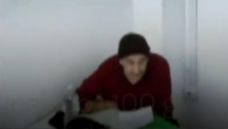 alfredo-cospito-nel-carcere-di-opera:-pietre-contro-auto-polizia-penitenziaria.-aggredita-troupe-tg2