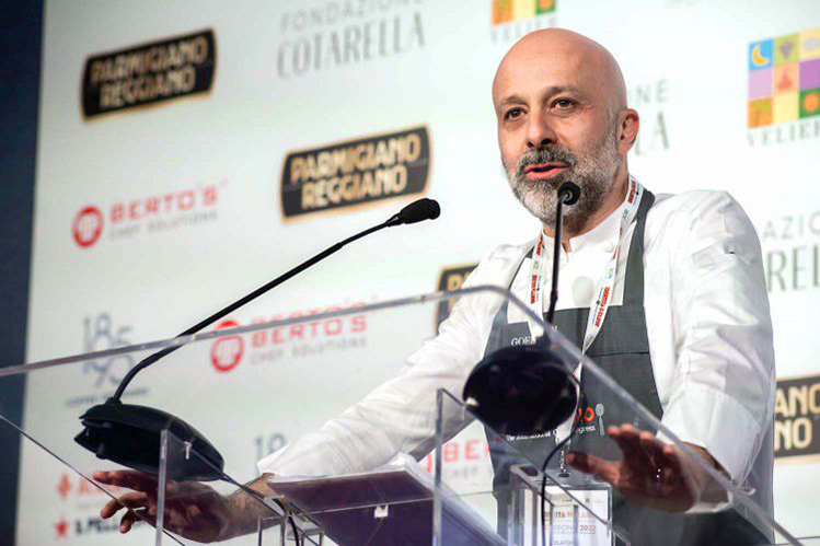 identita-milano-2023:-signore-e-signori-la-rivoluzione-e-servita