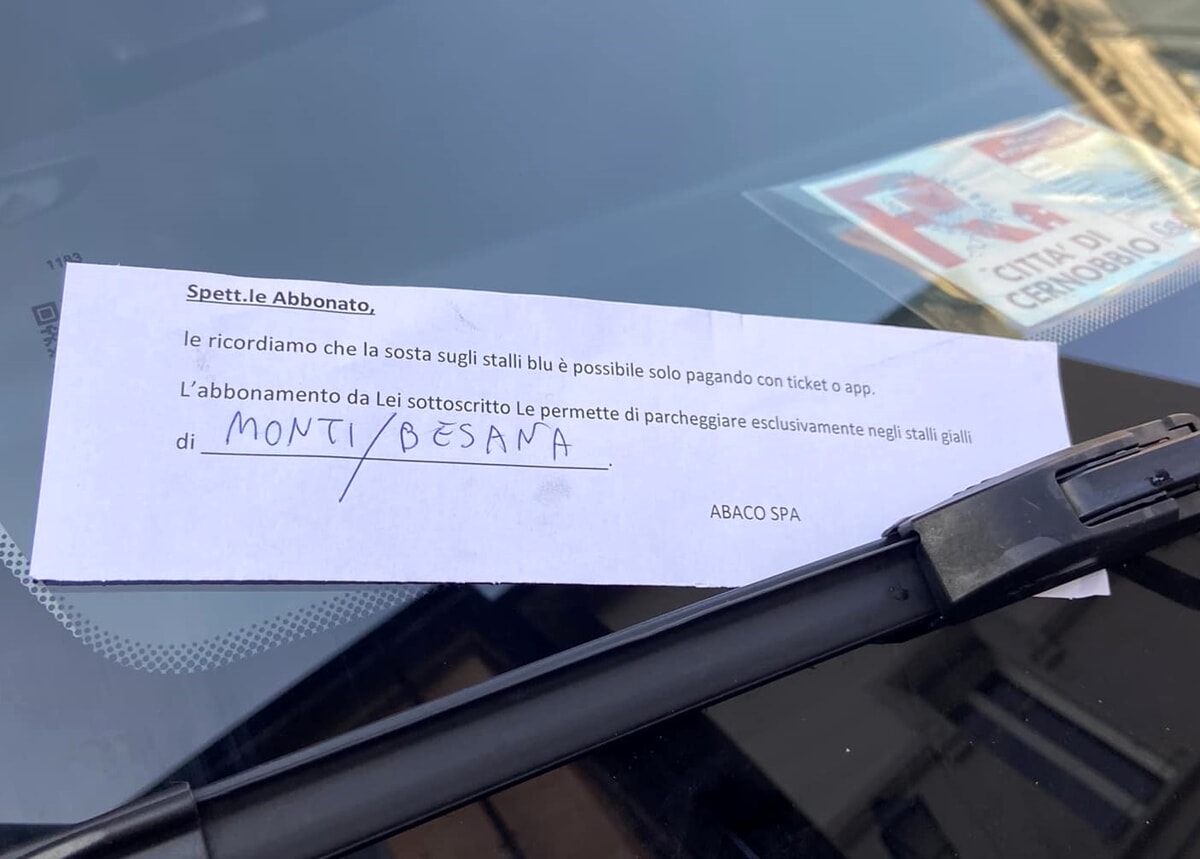cernobbio,-il-gentile-invito-a-parcheggiare-nella-zona-consentita.-e-la-multa?