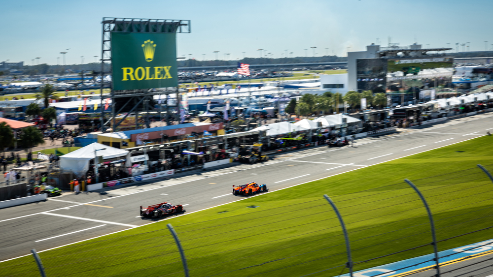 a-brief-history-of-the-rolex-24-at-daytona,-the-car-race-with-the-watch-world’s-most-coveted-prize