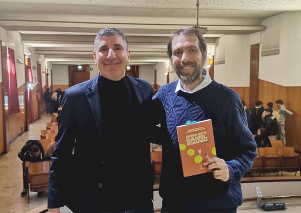 la-tragedia-dei-desaparecidos-in-un-libro-presentato-agli-studenti-dell'istituto-barbara-melzi-a-legnano-–-legnanonews