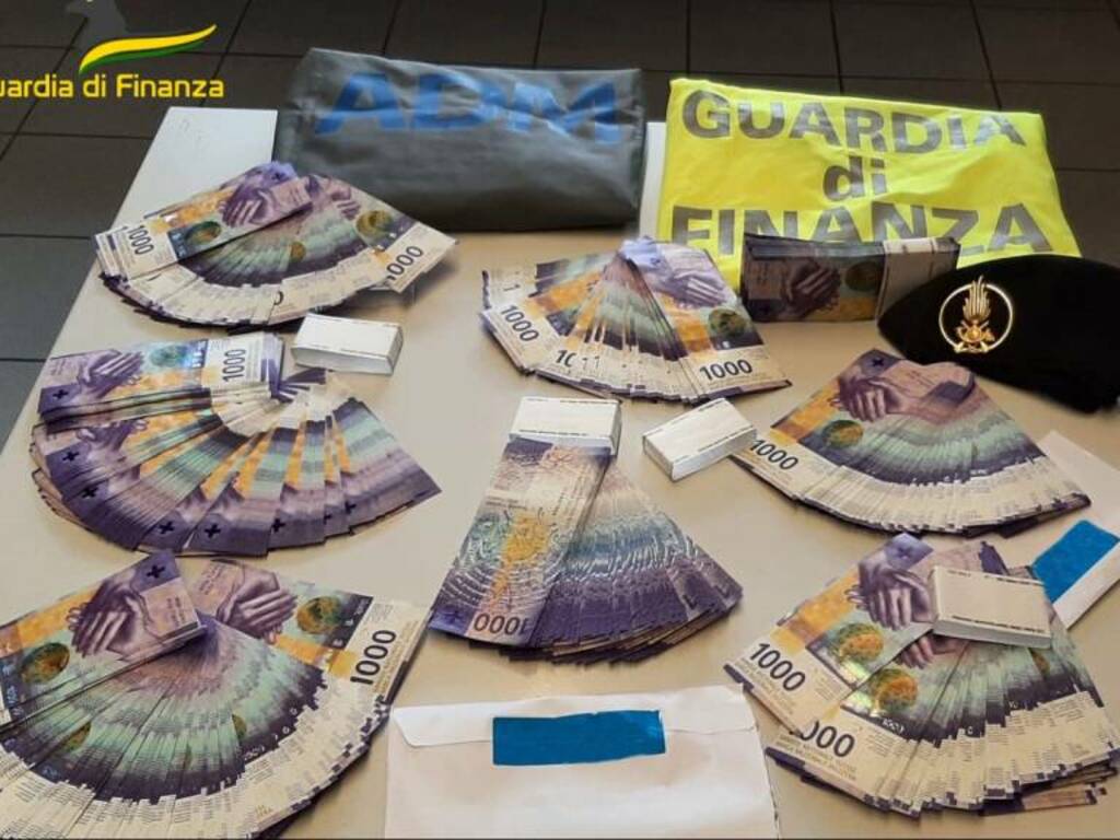 guardia-di-finanza,-intercettati-su-un-treno-750mila-franchi-svizzeri-non-dichiarati-–-ciaocomo