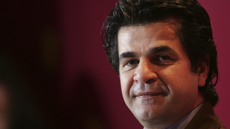 il-regista-iraniano-jafar-panahi-e-uscito-su-cauzione-dal-carcere-in-cui-si-trovava-dal-luglio-del-2022-–-il-post