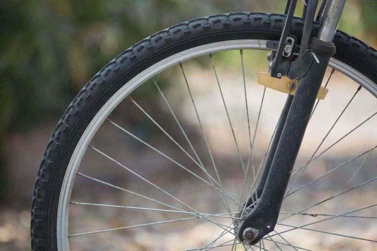 pavia,-travolto-e-ucciso-in-bici-da-un’auto:-la-vittima-e-un-30enne