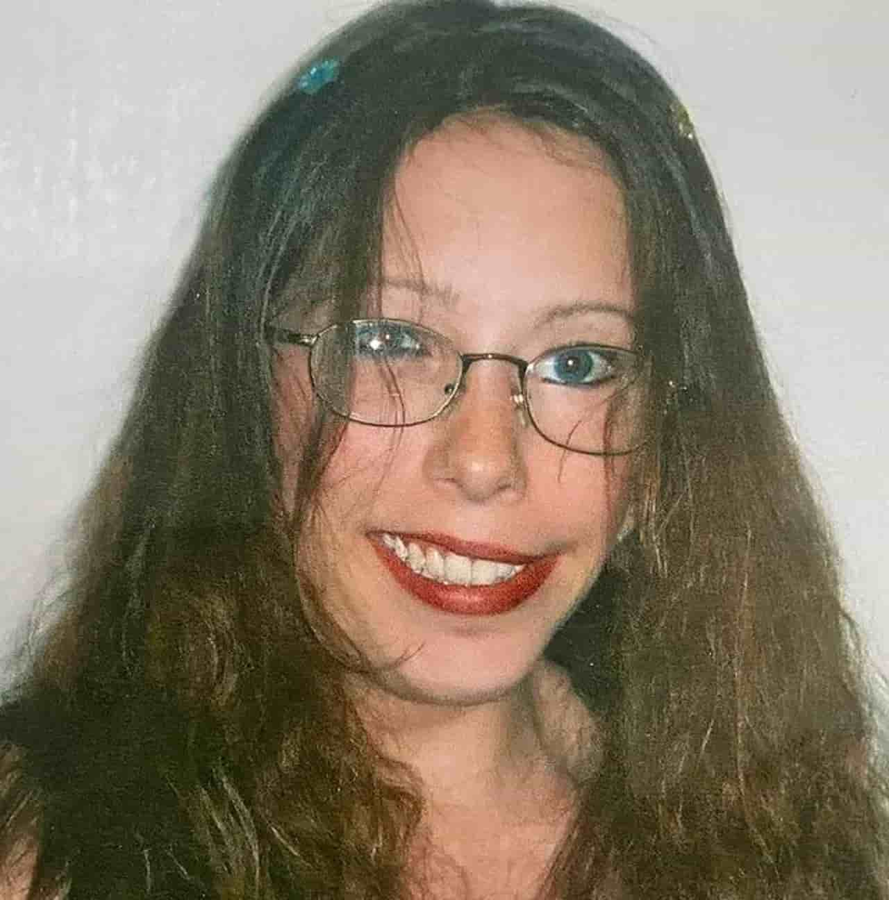 laura,-ultimo-messaggio-scritto-“ho-bisogno-di-aiuto”.-dopo-tre-anni-si-accorgono-che-era-morta,-sola-a-casa