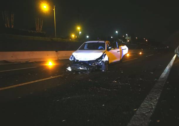 di-notte-perde-il-controllo-dell’auto-sull’a8-tra-legnano-e-busto-arsizio-–-legnanonews