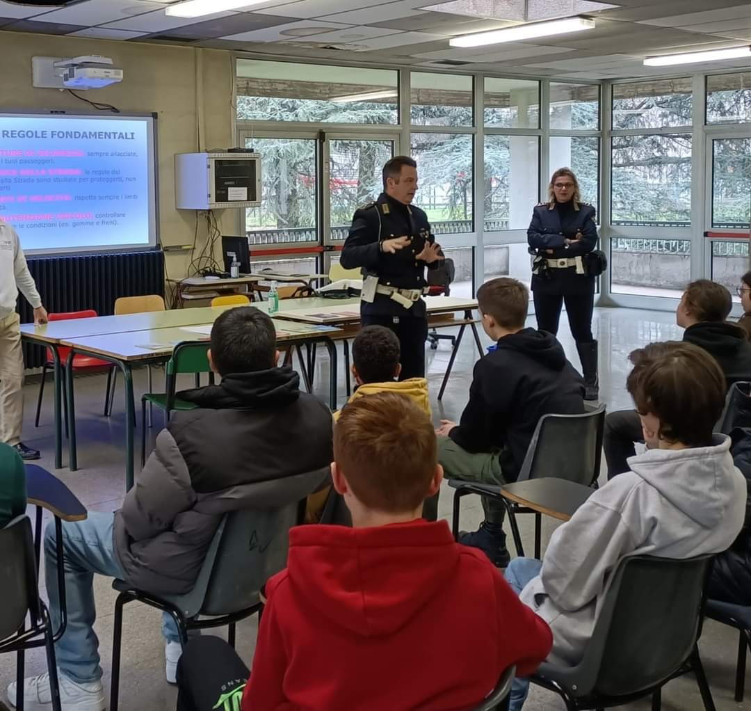 sicurezza-stradale,-al-via-gli-incontri-della-polizia-locale-con-gli-studenti-dell’istituto-cartesio-parco-nord-|-sesto-notizie