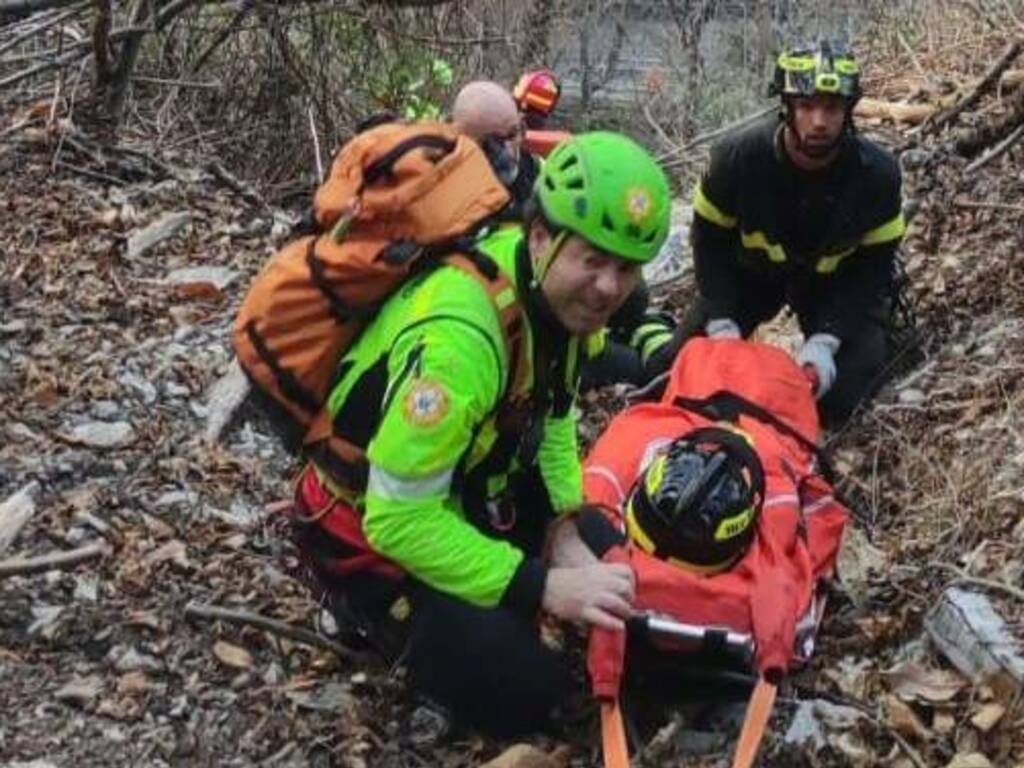 brunate,-soccorsa-giovane-escursionista-nel-bosco:-sospetta-frattura-ad-una-caviglia-–-ciaocomo