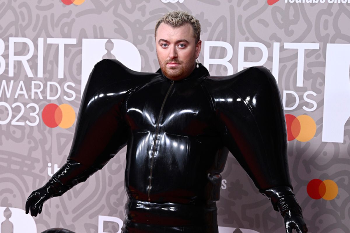no,-sam-smith's-insanely-inflated-outfit-isn't-photoshopped