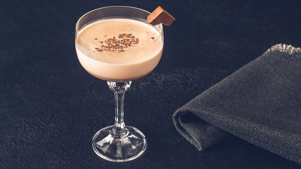 how-to-make-a-chocolate-martini,-the-decadent-cocktail-that’s-brilliant-when-done-right