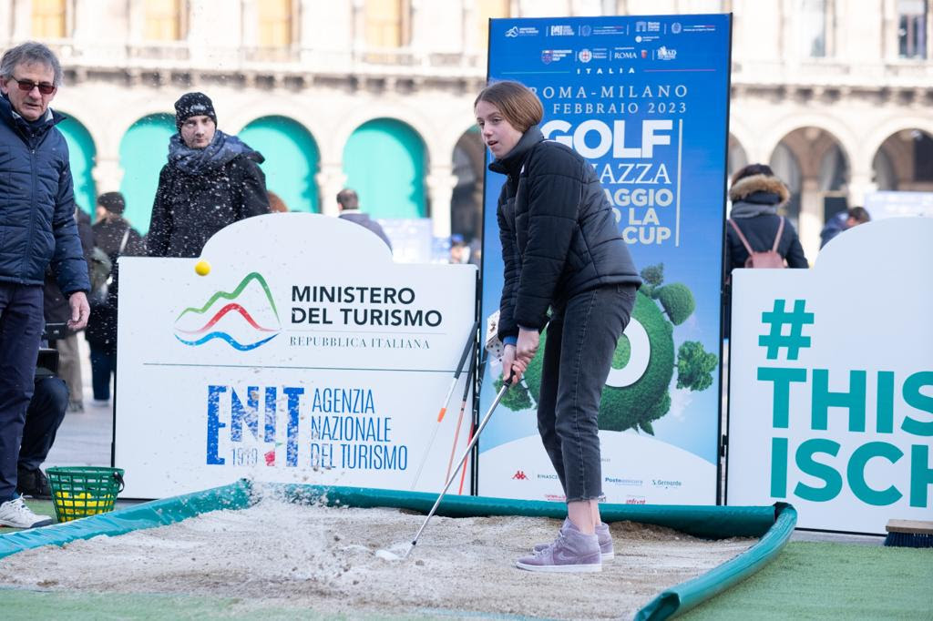 golf-in-piazza:-grande-successo-in-piazza-del-duomo-a-230-giorni-dalla-sfida-tra-il-team-europe-e-il-team-usa.