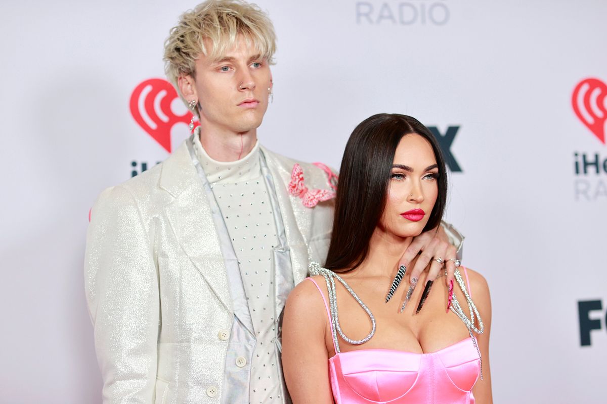 the-internet-thinks-megan-fox-&-machine-gun-kelly-broke-up