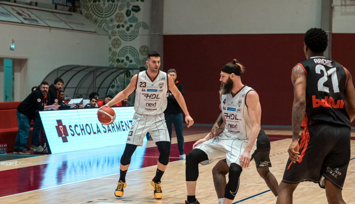 serie-a2,-cade-cento,-cantu-riparte:-fortitudo-bologna-nuovo-ko.-i-risultati-della-21°-giornata