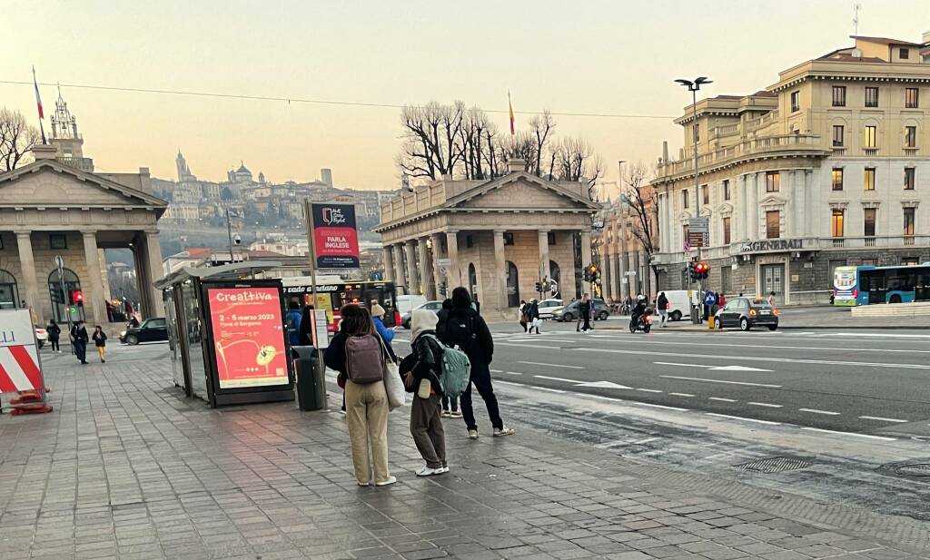panico-in-viale-papa-giovanni,-rissa-con-spray-al-peperoncino-alla-fermata-del-pullman-–-bergamonews
