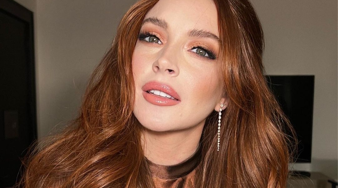 a-rare-appearance:-lindsay-lohan-attends-christian-siriano’s-nyfw-show