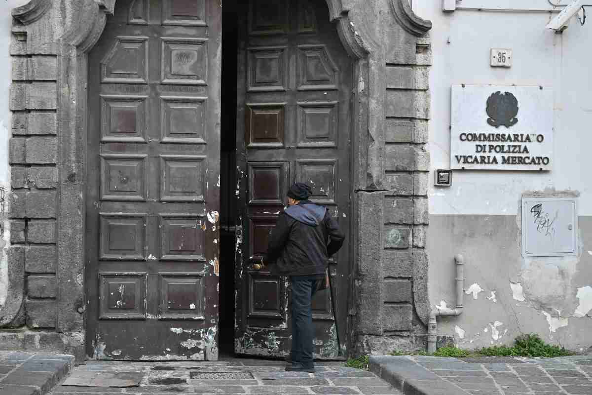 napoli,-29enne-accoltella-poliziotto:-agente-spara-e-lo-uccide