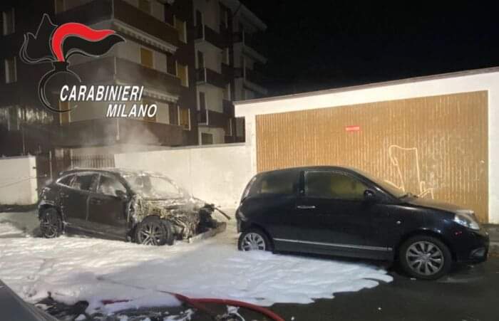 cinisello,-due-auto-bruciate-nella-notte:-piromane-52enne-denunciato-dai-carabinieri-di-sesto-|-sesto-notizie