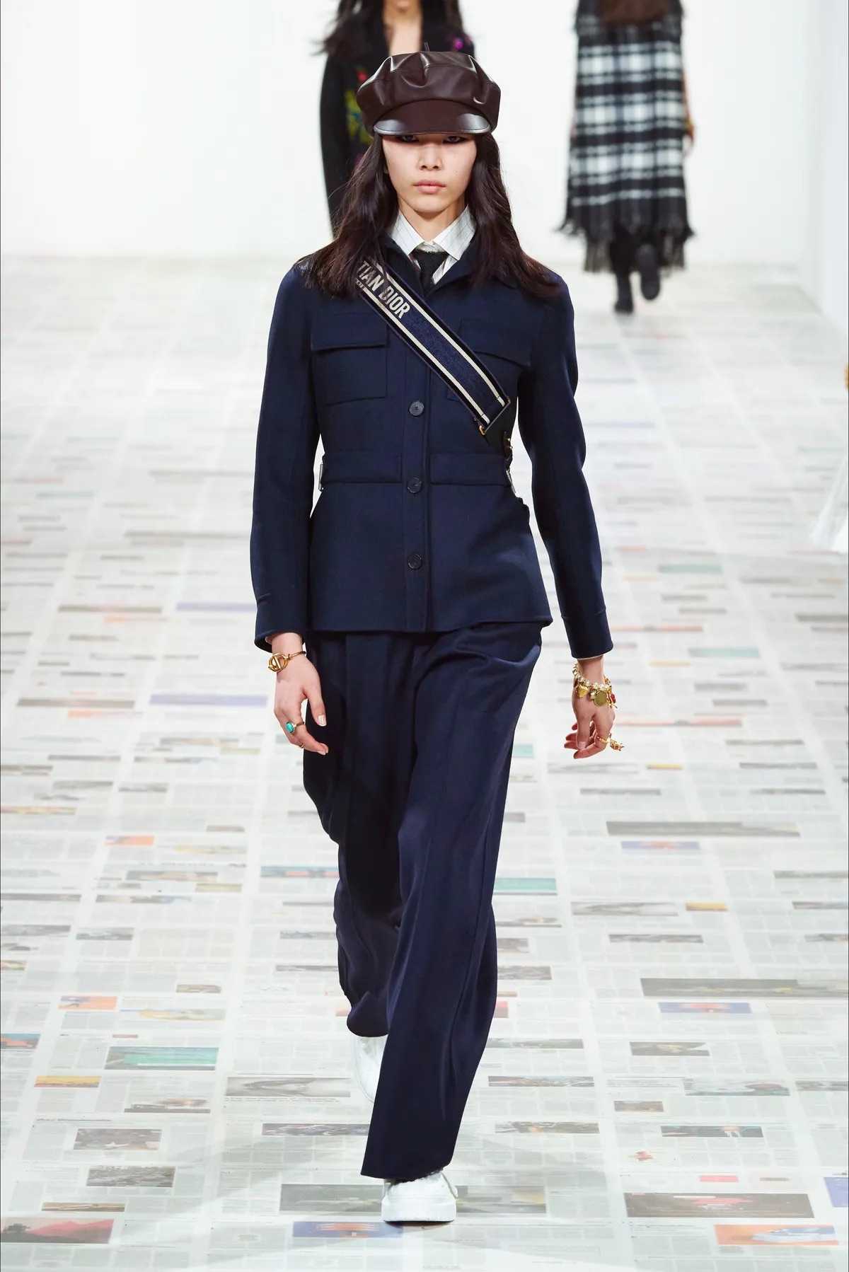 blu-navy:-come-indossare-il-colore-di-tendenza