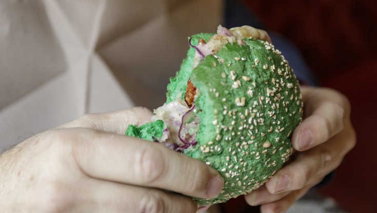 a-milano-il-debutto-del-primo-hamburger-a-base-di-farina-di-grillo-piace-e-incuriosisce.-ma-c