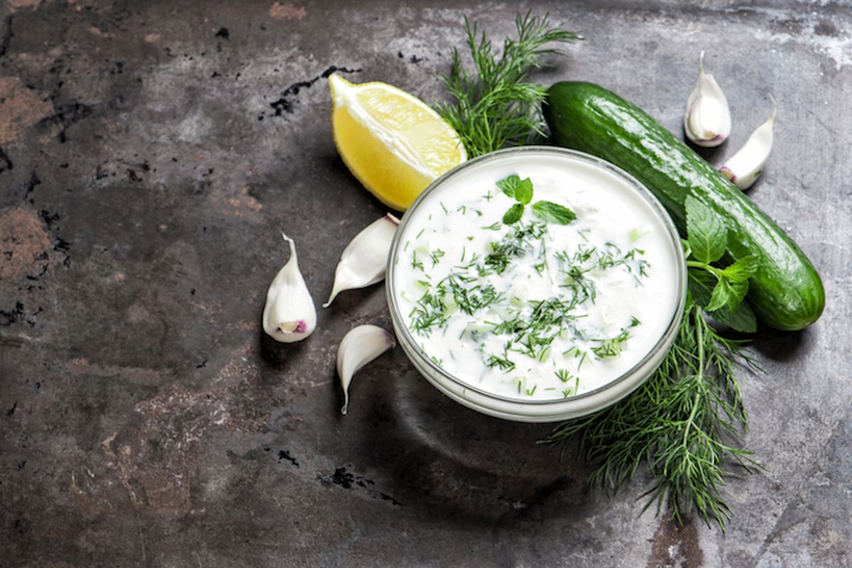 tzatziki,-la-ricetta-per-salsa-greca-con-yogurt-e-cetriolo!
