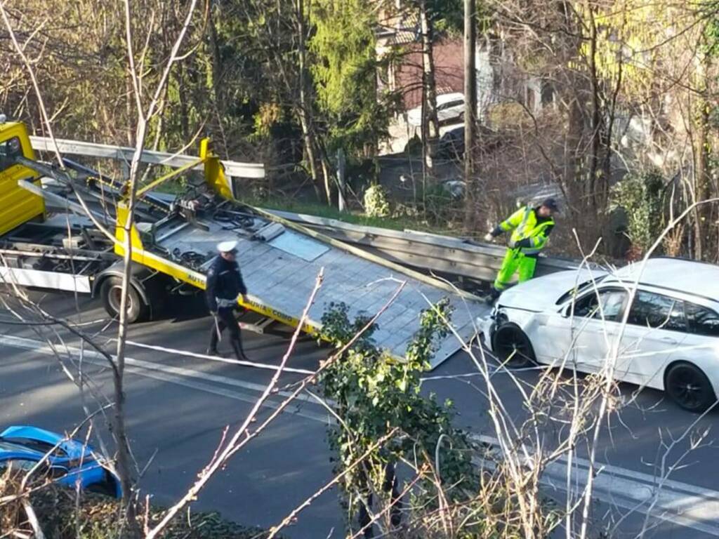 schianto-tra-due-auto-sulla-via-oltrecolle-nel-pomeriggio:-quattro-in-ospedale-e-traffico-in-tilt-–-ciaocomo