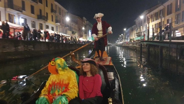 carnevalone,-in-darsena-e-sui-navigli-la-sfilata-in-maschera-si-fa-remando