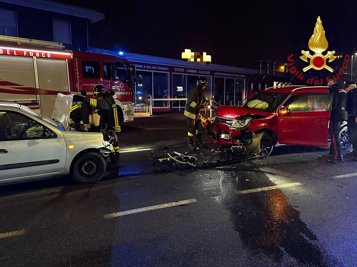 scontro-frontale-tra-auto-a-fino-mornasco:-feriti-due-giovani